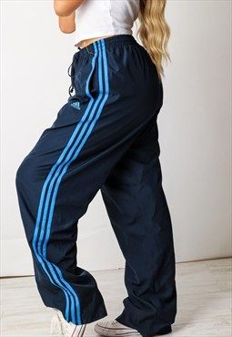 Vintage Adidas Tracksuit Bottoms Tracksuit Bottoms Outfit, Tracksuit Outfit Adidas, Adidas Joggers Outfit Women, Adidas Joggers Outfit, Women Tracksuit Outfit, Adidas Tracksuit Women, Jogging Adidas, Look Hip Hop, Bottoms Outfit