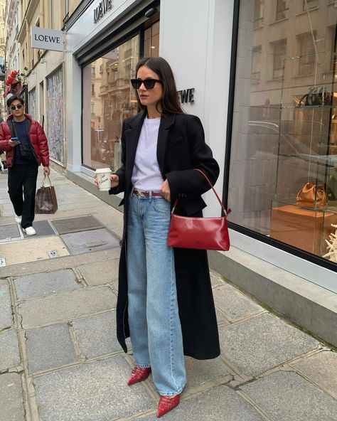 Red Heels Outfit, Red Shoes Outfit, Friday Outfit, Pop Of Red, Paris Outfits, Looks Street Style, Slingbacks, Autumn Outfit, Winter Fashion Outfits