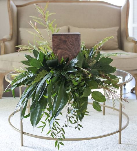 Simple Memory Cremation Tribute Cremation Urn Display, Memorial Urn Display, Ontario Flowers, Memorial Service Decorations, Urn Arrangements, Urn Design, Diy Floral Wreath, Casket Sprays, Diy Arrangements