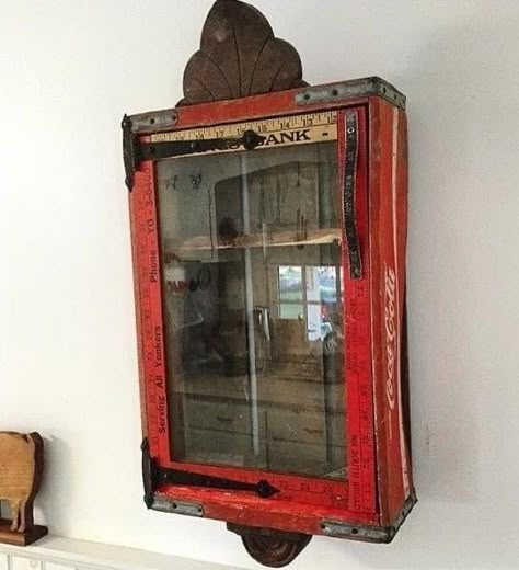 Coke Crate Decor, Soda Crates Repurposed, Old Coke Crate Ideas, Old Coke Crates, Coke Crate Ideas, Picture Frame Glass, Hinged Picture Frame, Coca Cola Decor, Sewing Machine Cabinet