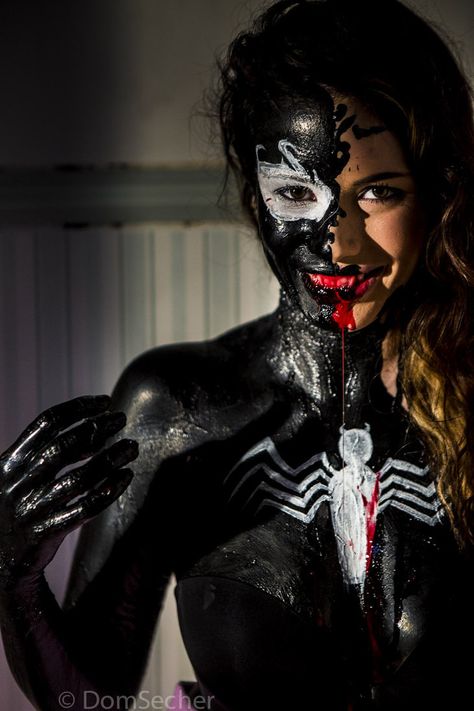 Venom Cosplay Female, Venom Makeup Female, Venom Makeup, Venom Cosplay, White Doodle, Comic Characters, Spider Woman, Black Suit, Comic Character