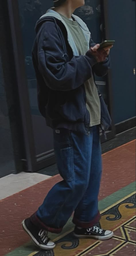 Man In Baggy Clothes, Male Style Inspiration, Grunge Outfits Men Aesthetic, Straight Guy Outfits, City Outfits Men, Vintage Men Outfit Aesthetic, Hoodie Under Jacket Outfit Men, Baggy Mens Clothes Aesthetic, Winter Outfits Easy