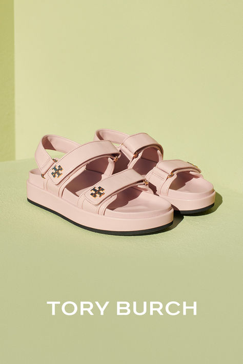 Explore Spring 2024 shoes. The ultra-comfortable Kira Sport Sandal is new in shell pink. Dreamy Accessories, Summer Sandles, Woman Wardrobe, Designer Sandals Flat, 2024 Shoes, 2024 Fits, Flat Platform Sandals, Feminine Shoes, Shell Pink