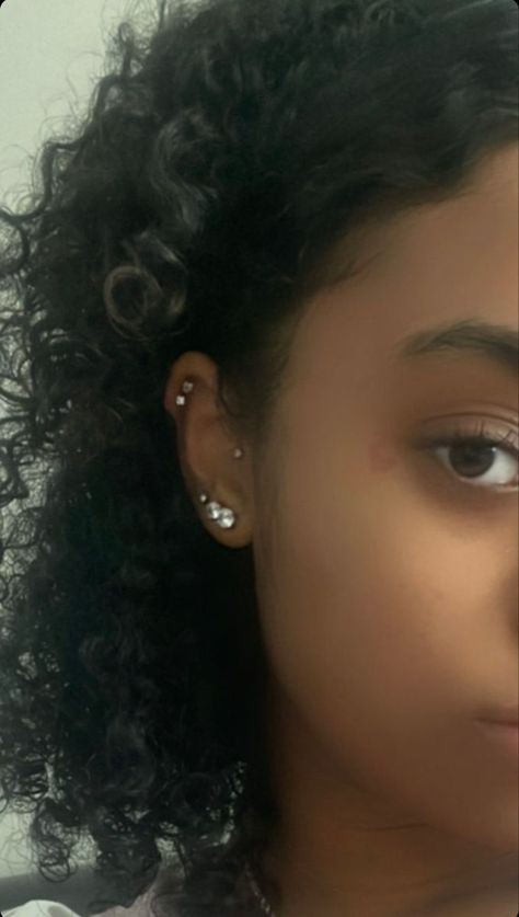 Pierced Ears Black Women, Ear Piercing Black Women, Helix Piercing Black Women, Tragus Piercing Black Women, Minimalist Piercings, Triple Ear Piercing, 3 Ear Piercings, Double Helix Piercing, Pretty Piercings