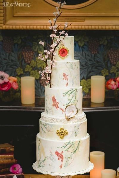 Koi Fish Wedding, Wedding Cake Chinese, Japanese Wedding Cakes, Fish Wedding, Modern Chinese Wedding, Nice Cakes, Sweet Table Wedding, Chinese Wedding Decor, Box Cakes