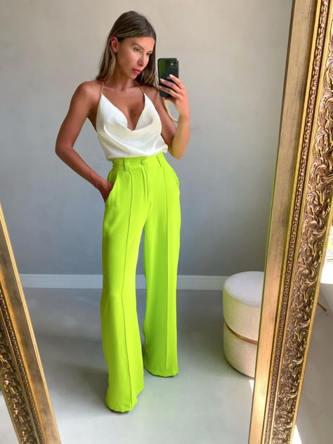 Green Flag, Verde Lima, Trendy Summer Outfits, Spring Outfits Women, Looks Chic, Colourful Outfits, Work Attire, Spring Summer Outfits, Cute Casual Outfits