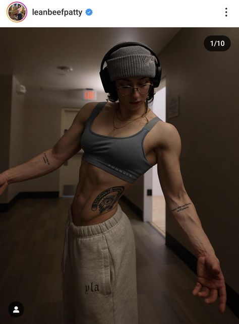 Leanbeefpatty Aesthetic, Buff Women Aesthetic, Build Lean Muscle Women, Strong Women Fitness, Muscle Mommy, Buff Women, Modele Fitness, Girl With Headphones, Hot Asian Men