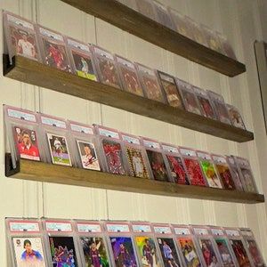 Easily display your favorite cards.   36” wide, ready to hang. Each shelf will hold roughly 12-13 cards. Card Display Diy, Baseball Wall Decor, Diy Basketball, Baseball Letters, Baseball Wall, Baseball Room, Baseball Signs, Baseball Party, Baseball Theme