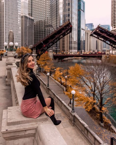 Chicago Riverwalk Photography, Chicago Fall Aesthetic, Chicago In Fall, Chicago Fall Outfits, Chicago Aesthetic Outfits, Riverwalk Chicago, Chicago Travel Outfits, Aesthetic Outfits Spring, Chicago Places To Visit