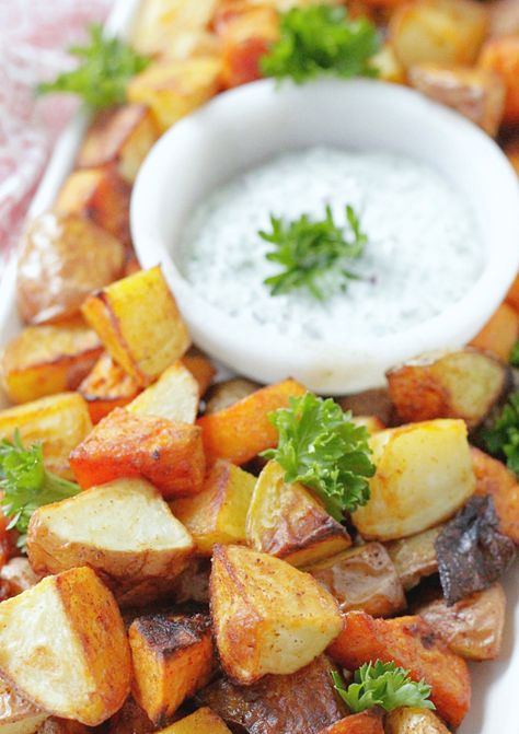 Perfect Oven Roasted Potatoes - with Creamy Herb Dipping Sauce - Foodtastic Mom Roasted Potato Dipping Sauce, Sauce For Roasted Potatoes, Dip For Roasted Potatoes, Oven Roasted Baby Potatoes, Over Roasted Potatoes, Toasted Potatoes, Roasted Potatoes And Onions, Potato Calories, Roasted Potatoes And Carrots