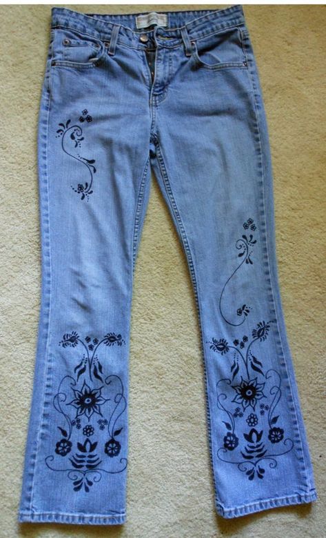 Sharpie Jeans, Jean Painting Ideas, Jean Painting, Blue Jeans Crafts, Embellished Clothing, Denim Art, Denim Projects, Denim Ideas, Painted Jeans