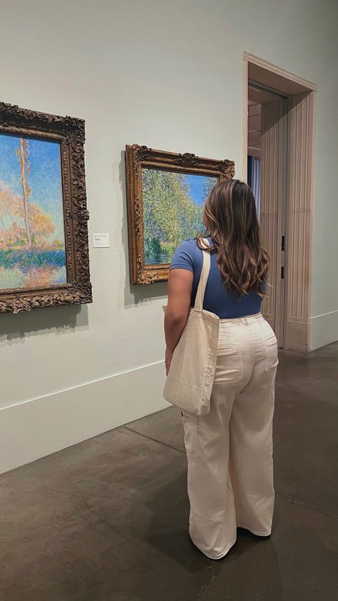 art museum, art gallery, insta pic ideas, ootd, spring outfit, tote bag, Art Gallery Insta Pics, Art Gallery Outfit Plus Size, Art Museum Outfit Plus Size, Outfit Ideas For Art Gallery, Insta Pic Ideas Plus Size, Plus Size Museum Outfit, Art Museum Date Outfit Summer, Mid Size Instagram Picture Ideas, Museum Dress Outfit