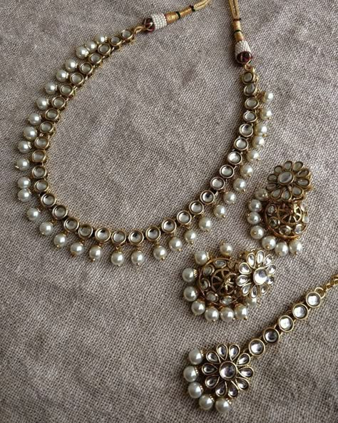 Heavy Jewellery, Indian Wedding Jewelry Sets, Kundan Jewellery Set, Choker Necklace Designs, Indian Bridal Jewelry Sets, Indian Jewelry Earrings, Antique Jewellery Designs, Jewelry Set Design, Antique Bridal Jewelry