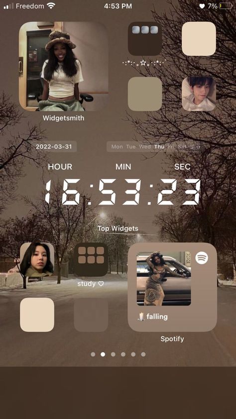 3/31/22 its been one day uh Homescreen Layout Iphone Ios 16, Aesthetic Ios 16 Home Screen Ideas, Phone Ios 16, Fall Iphone Lock Screen, Autumn Aesthetic Widget, Ios 16 Lock Screen Ideas, Home Screen Ideas Iphone, Homepage Ideas, Phone Theme Ideas