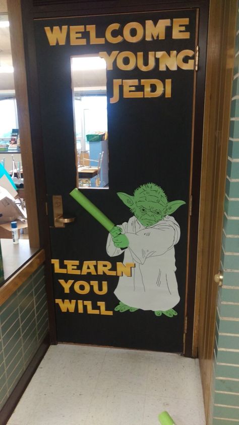 Star Wars classroom door decoration Star Wars Bulletin Boards Elementary, Star Wars Library Display, Star Wars Theme Classroom Ideas, Star Wars School Theme, Reading Door Decorations Classroom, Star Wars Door Decorations, Star Wars Classroom Door, Star Wars Library, Star Wars Bulletin Board