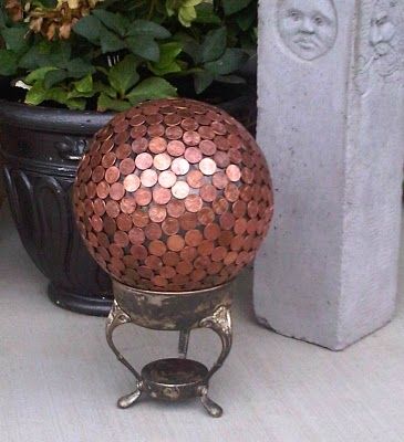 I need one of these!!  Penny ball - supposedly repels slugs if you leave it on the ground.  Or clean the pennies nice and shiny and use it for garden art. to shine pennies: 1/4 cup white vinegar and 1 teaspoon of table salt Penny Ball, Bowling Ball Yard Art, Hydrangeas Blue, Bowling Ball Art, Unique Yard Art, Bowling Balls, Gazing Ball, Bowling Ball, Geocaching