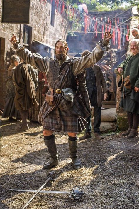 Duncan Lacroix, Gabaldon Outlander, Outlander Costumes, John Bell, Starz Tv Series, Outlander Characters, Diana Gabaldon Outlander Series, Outlander Season 1, Diana Gabaldon Outlander