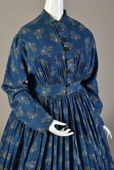 1840s Dress, Victorian Dress Gown, 1840s Fashion, 1860s Dresses, Historical Gowns, Leaf Veins, Victorian Dresses, Tea Gown, Kent State University