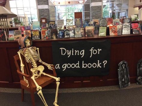 Halloween Bookstore Displays, Spooky Library Displays, October Book Displays, Halloween Displays Library, Halloween Library Bulletin Board Ideas, Halloween Library Decor, Haunted Library Decorations, Library Halloween Displays, October Library Displays