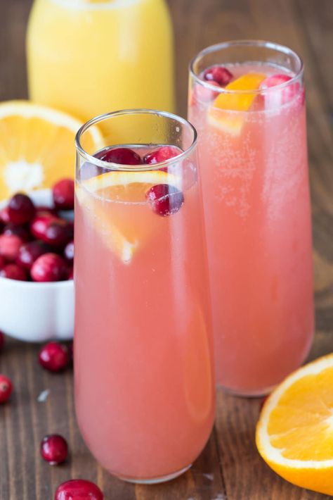 Orange Mimosa, Brunch Punch, Champagne Recipes Cocktails, Mimosa Recipe, Cranberry Cocktail, Cocktail And Mocktail, Festive Drinks, Champagne Cocktail, Cranberry Orange