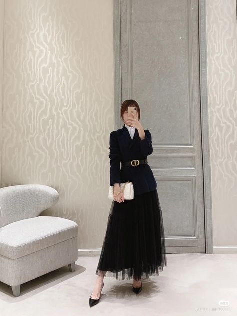 Korean Fashion Elegant Classy, Royal Style Outfit, Oath Taking Outfit Women Formal, Formal Hijab Outfit Classy, Black Tulle Skirt, Tulle Skirts Outfit, Mode Chanel, Korean Fashion Dress, Black Tulle