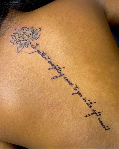 Spine Tattoos For Women In Memory, Rug Tattoo Dames, Meaningful Spine Tattoos For Women, Spin Tattoos For Women, Spin Tattoos, Lifeline Tattoos, Baddie Spine Tattoo, Hairline Tattoos, Tattoo Machine Tattoo