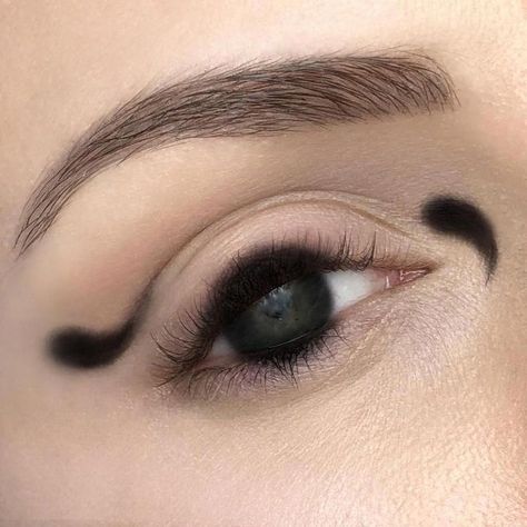 Kohl Eyeliner, Smink Inspiration, Makijaż Smokey Eye, Cool Makeup, Edgy Makeup, Kesha, Eyeliner Looks, Eye Makeup Art, Fantasy Makeup