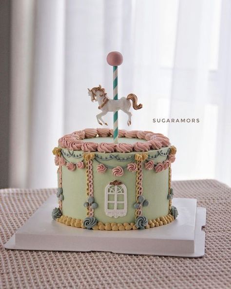 French Carousel Party, Vintage Carousel Birthday Party, Pastel Carousel Birthday Party, Pastel Carnival Theme Cake, Carousel Birthday Cake, Carnival Birthday Cake, Pastel Carnival, Carousel Birthday Party, Carnival Carousel