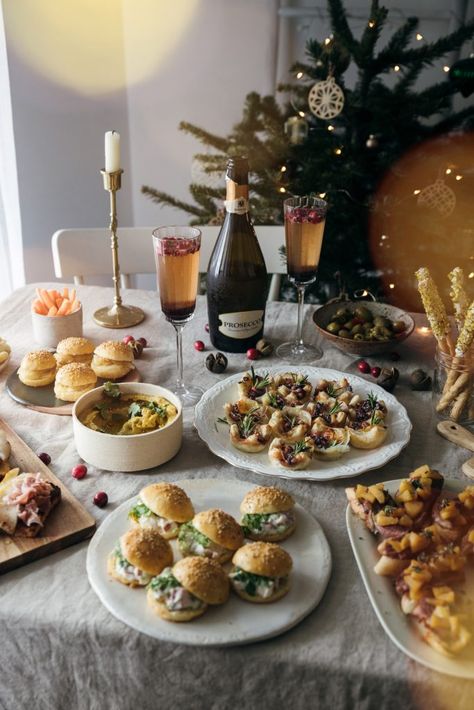 Apéro dinatoire du Nouvel An – Plus une miette dans l'assiette New Year Table, Birthday Brunch, Xmas Food, Nouvel An, Finger Foods, Christmas Food, Diner, Food And Drink, Healthy Recipes