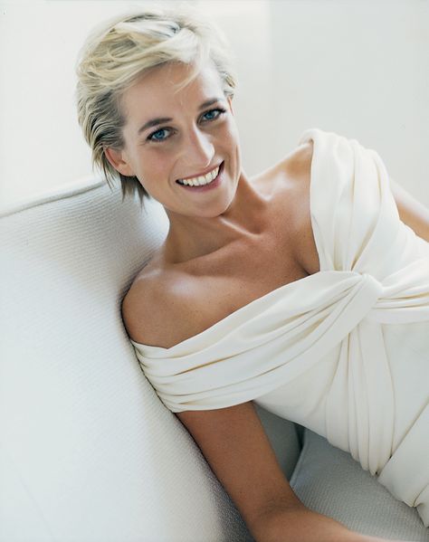 Diana, Princess of Wales by Mario Testino for Vanity Fair July 1997 Prins William, Prins Harry, Princess Diana Photos, Mario Testino, Lady Diana Spencer, Diana Spencer, Princesa Diana, Lady Diana, Famous Faces