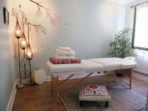 Healing Room Ideas, Reiki Room Ideas, Spa Room Ideas, Massage Room Design, Massage Room Decor, Massage Therapy Rooms, Reiki Room, Spa Room Decor, Healing Room