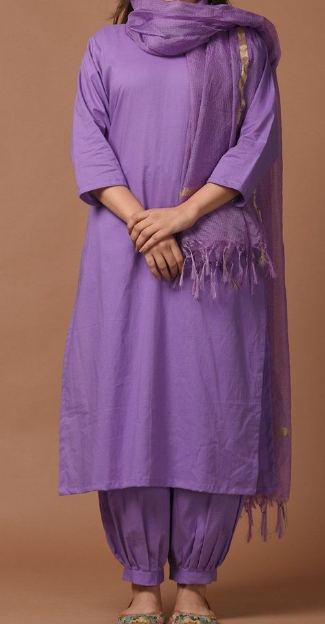 simple plain suit for girls and women Afghani Salwar Suit, Afghani Salwar, Lavender Suit, Plain Suit, Plain Girl, Work Suits, Beautiful Dress Designs, Lady Fashion