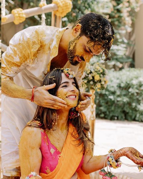 101 Romantic Wedding Couple Poses Ideas - Wedbook Mexico Vogue, Haldi Photography Ideas, Latino Wedding, Haldi Poses For Bride, Couple Poses Ideas, Haldi Photoshoot, Marriage Poses, Bride Groom Photoshoot, Haldi Ceremony Outfit