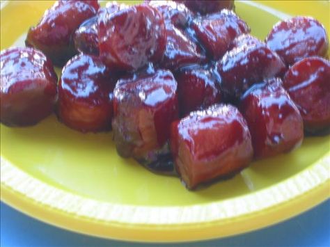 MADE IT: soo good... will use less ketchup next time. Party Kielbasa from Food.com: crockpot low 4-5 hours Candied Kielbasa, Kielbasa Crockpot, Kielbasa Recipe, Kielbasa Recipes, Candied Sweet Potatoes, Summer Cookouts, Party Dishes, Grape Jelly, Strawberry Salad