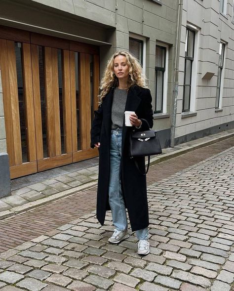 Jumper And Jeans Outfit, Light Jeans Outfit, Sweater And Jeans Outfit, Classic Black Boots, Jumper And Jeans, Anouk Yve, Outfits To Try, Coffee Today, Too Much Coffee