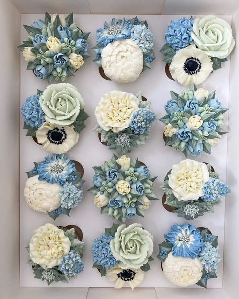 Buttercream Flowers Tutorial, Dedication Cake, Flower Cake Design, Business Birthday, Buttercream Flower Cake, Birthday Sale, 21st Birthday Cakes, Cupcake Cake Designs, White Cupcakes