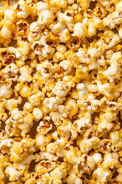 Honey Popcorn Make Caramel Popcorn, Coated Popcorn, Bedtime Snack, Honey Popcorn, Air Popper, Braised Greens, Snack Easy, Popcorn Recipe, Candy Thermometer