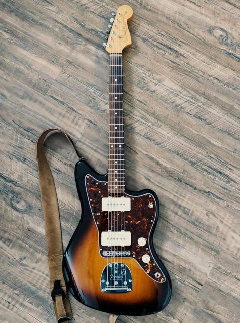 Fender Jazzmaster, Learn Guitar Chords, Fancy Pictures, Taylor Guitars, Guitar Ideas, Cheap Guitars, Guitar Photos, Fender Guitar, Guitar Gear