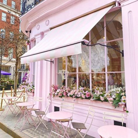 harri💝 (@nofearslefttodie) posted on Instagram • Mar 27, 2022 at 9:55am UTC London Aesthetic Outfits, Pink Bakery, Kensington Palace Gardens, Rabbit Images, Peggy Porschen Cakes, Dream Cafe, Peggy Porschen, Places In London, Aesthetic Places