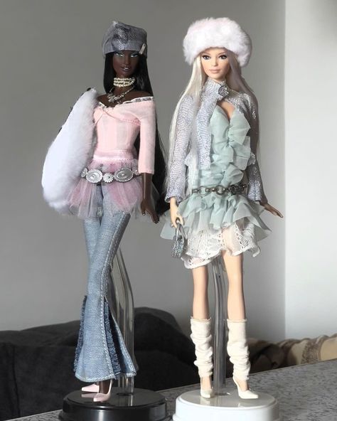 胡 传兴 (@hcx_orange) • Instagram photos and videos Barbie Doll Outfit Ideas, Orange Barbie, Freddy Krueger And Jason, Spooky Outfits, Barbie Doll Fashion, Scary Characters, Retro Barbie, Custom Barbie, Bad Barbie