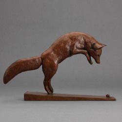 Fox Jumping, Sculpture Nature, Fox Sculpture, Wooden Fox, Wood Carving Art Sculpture, Sculpture Gallery, Soapstone Carving, Wood Animal, Caving