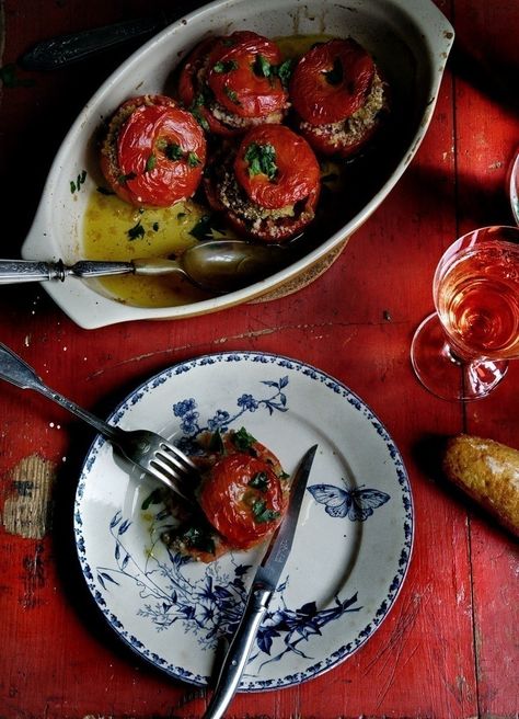 Here is a very traditional, rustic main course from the region of Provence. Tomatoes are at their peak in summer, so let's show them off to their fullest! Succulent tomatoes stuffed with sausage meat, topped with golden crunchy garlic breadcrumbs and perfumed with a bouquet of herbs.Excellent served hot out of the oven, but they're also good cooled off to an ambient temperture which makes them perfect for a dinner party. No need to stress about perfect timing with this dish! French Dinner Party, French Dinner Parties, French Food Recipes, French Dinner, French Recipes, Dinner Party Recipes, Party Food And Drinks, God Mat, French Cooking