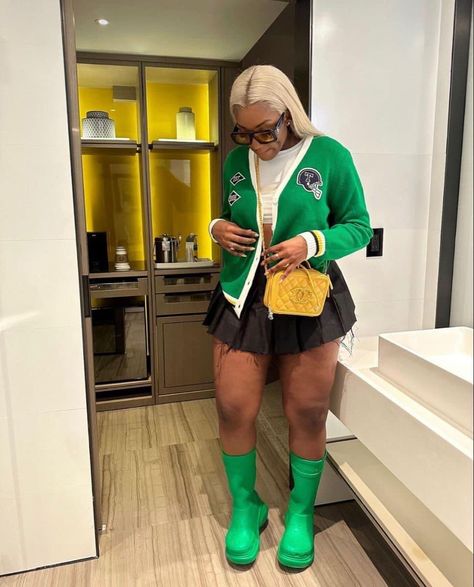 Green Outfits For Women Party, Sweater Skirt Outfit Black Women, Plus Size Mardi Gras Outfits, Brunch Outfit Black Woman Winter, Green Outfit Black Woman, Outfit Inspo Pics, Birthday 2023, Outfit Black Women, Plus Size Baddie Outfits