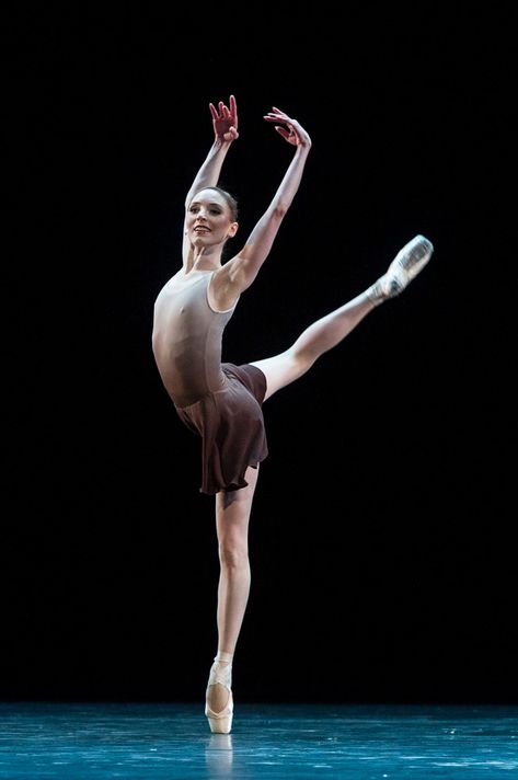 Sarah Lamb in Twyla Tharp’s The Illustrated ‘Farewell’. © Foteini Christofilopoulou, courtesy the Royal Opera House Twyla Tharp, Sarah Lamb, Ballet Body, Books And Art, Ballet Dance Photography, The Royal Opera House, Royal Opera House, Ballet Beauty, Dance Photography Poses