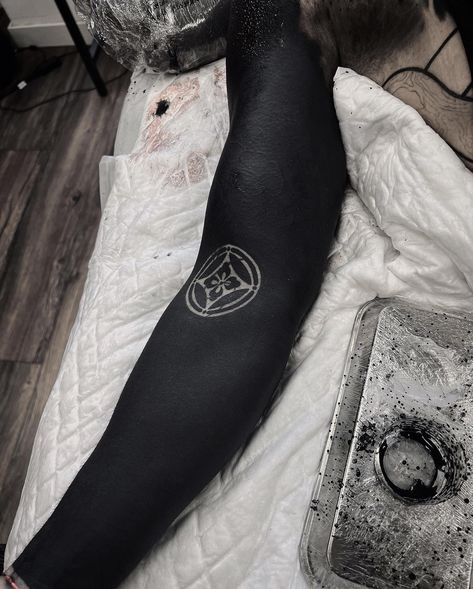 Black Shape Tattoo, Black Out Sleeve Tattoo, Full Black Tattoo, White On Black Tattoo, Black Out Tattoo, Black Sleeve Tattoo, Spider Web Tattoo, Black Art Tattoo, Web Tattoo