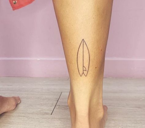 Mini Thunderbolt Surfboard Minimalist Tattoo, Surf Board Tattoo Simple, Surfboard Fin Tattoo, Simple Surfboard Tattoo, Surfboard Tattoo Ideas, Surf Board Tattoo Design, Surfer Tattoo Ideas, Surf Tattoo Ideas, Surfing Tattoos