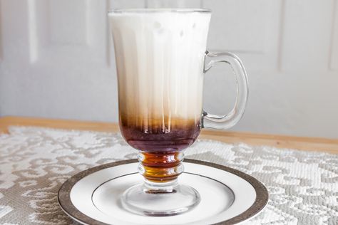 How to Make a Non-Alcoholic White Russian (with Pictures) Alcohol Intolerance, Kahlua And Cream, White Russian Recipes, Romantic Cocktails, Desert Drinks, Kid Friendly Drinks, Creamy Cocktails, Banana Dessert, Blue Cocktails