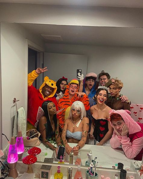 Slumber Party Aesthetic, Yearbook Themes, Party Aesthetic, Halloween Costume Outfits, Slumber Party, Friend Goals, Birthday Dinners, Summer Bucket Lists, Slumber Parties