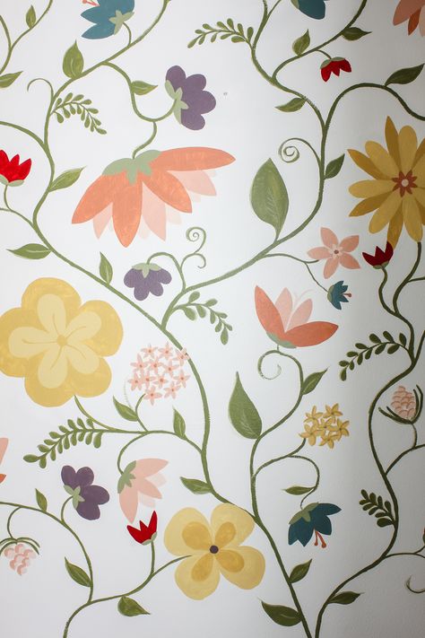 Hand Painted Floral Wall, Sisters Shared Bedroom, Painted Floral Wall, Wall Murals Painted Diy, Murals Bedroom, Wall Painting Flowers, Flower Wall Painting, Bathroom Mural, Floral Mural