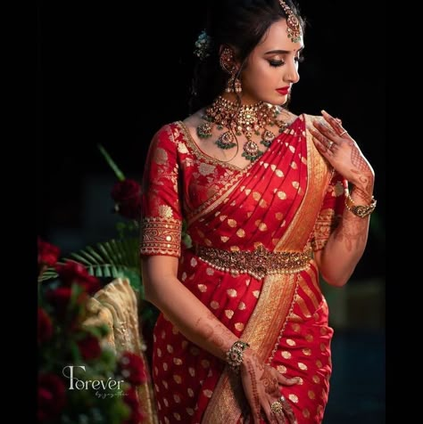 Regalia, elegance and love ~~ Beautifully captured by #BEFavourite @foreverbygayathri Photography: @foreverbygayathri Saree : @sabyasachiofficial Makeup : @makeupstudiobysuu @nalesabygeethanjali Jewellery: @gajraj_jewellers . . . #hinduwedding#bridesofbangaloreofficial #weddingphotographyindia #wedding #classic #wedding #weddingmoments#moments #weddingdocumentary #southindianwedding #weddingstory #weddinginspiration #weddingstoryteller #weddingdairies#foreverbygayathri #funweddingphotos Tamil Nadu Bride, Banarasi Saree Styling, Saree Engagement, Saree Styling Ideas, Sneha Saree, South Indian Bride Jewellery, Benaras Sarees, Wedding Reel, Sabyasachi Saree